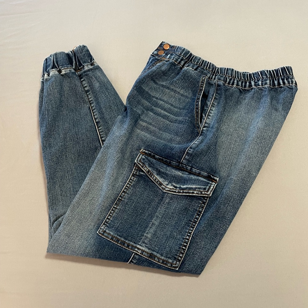 Almost Famous👖Denim Jeggings with cargo Pockets with elastic waist, Medium